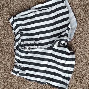 Hot Topic Ultra Hi-Rise Button Front Short